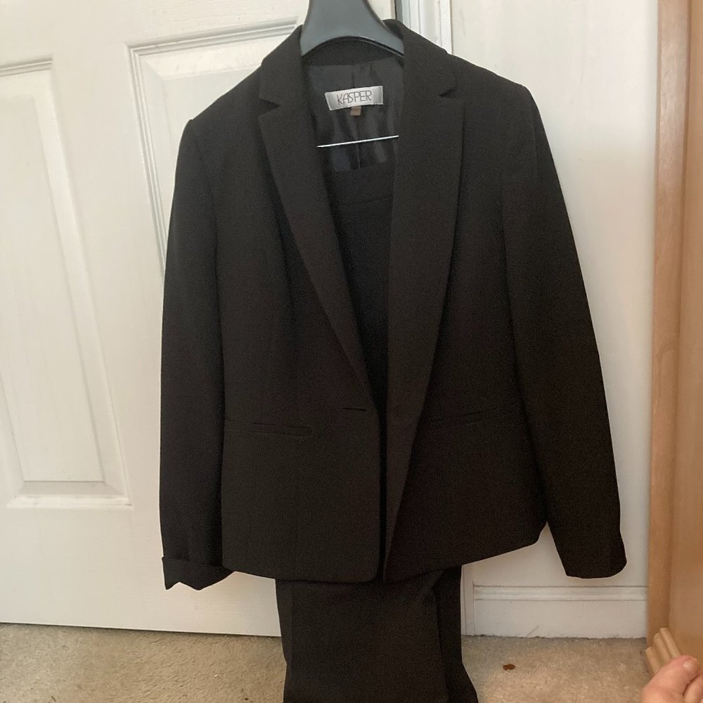 Kasper Black Pant Suit Fully Lined
